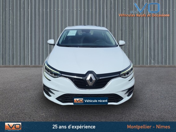 Aperçu de la photo 2 du véhicule RENAULT MEGANE IV BERLINE